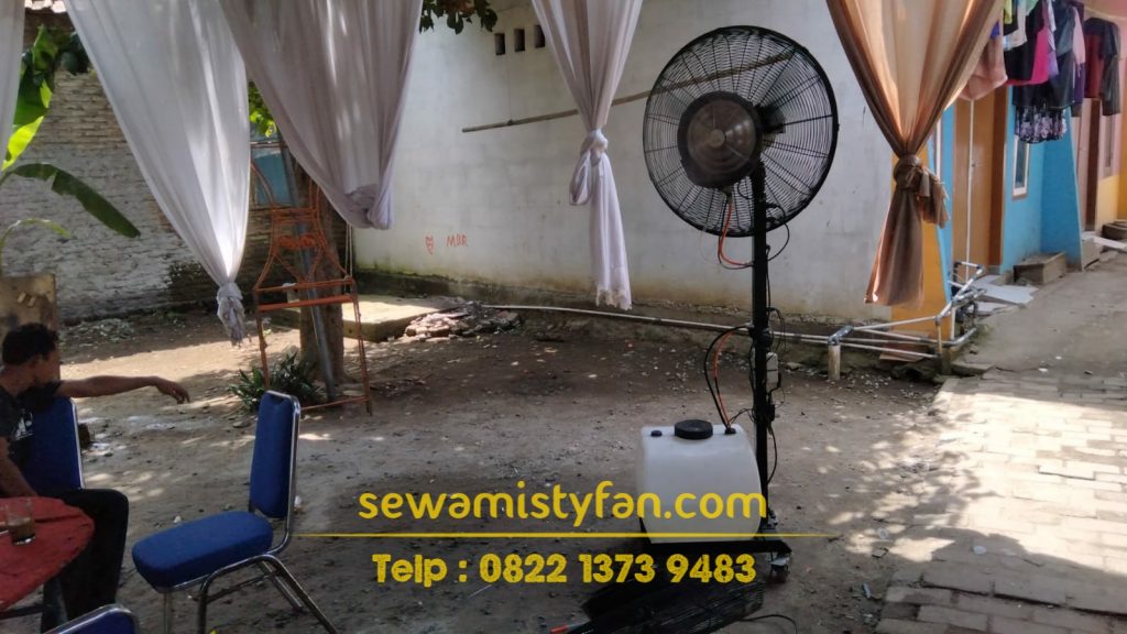 Misty fan indoor dengan sistem kabut air untuk menjaga kenyamanan udara ruangan