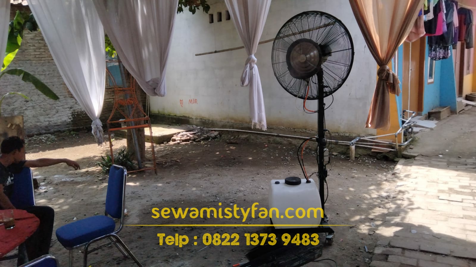 Misty fan indoor dengan sistem kabut air untuk menjaga kenyamanan udara ruangan