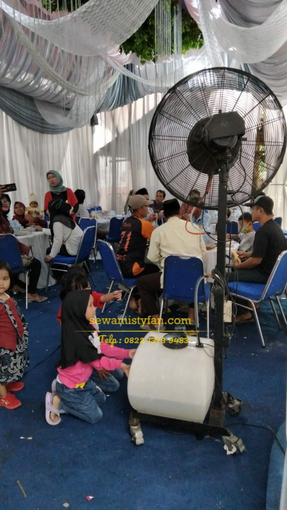 Unit sewa misty fan murah di Jakarta dengan semprotan kabut halus untuk menjaga area acara tetap sejuk