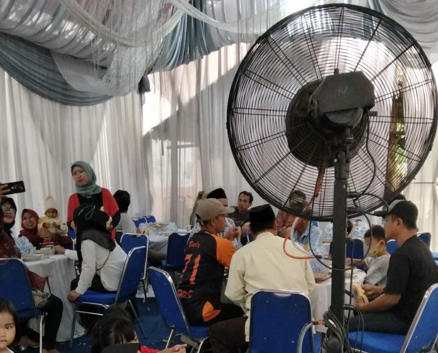 Unit sewa misty fan murah di Jakarta dengan semprotan kabut halus untuk menjaga area acara tetap sejuk
