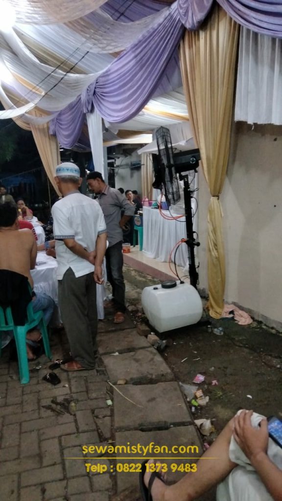 Unit misty fan industri digunakan untuk menjaga area kerja proyek tetap sejuk dan nyaman selama aktivitas berlangsung