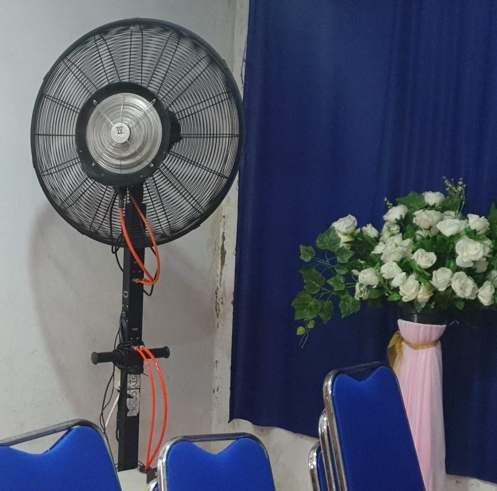 Unit sewa kipas angin air murah di Jakarta dengan semprotan kabut halus untuk acara outdoor dan indoor