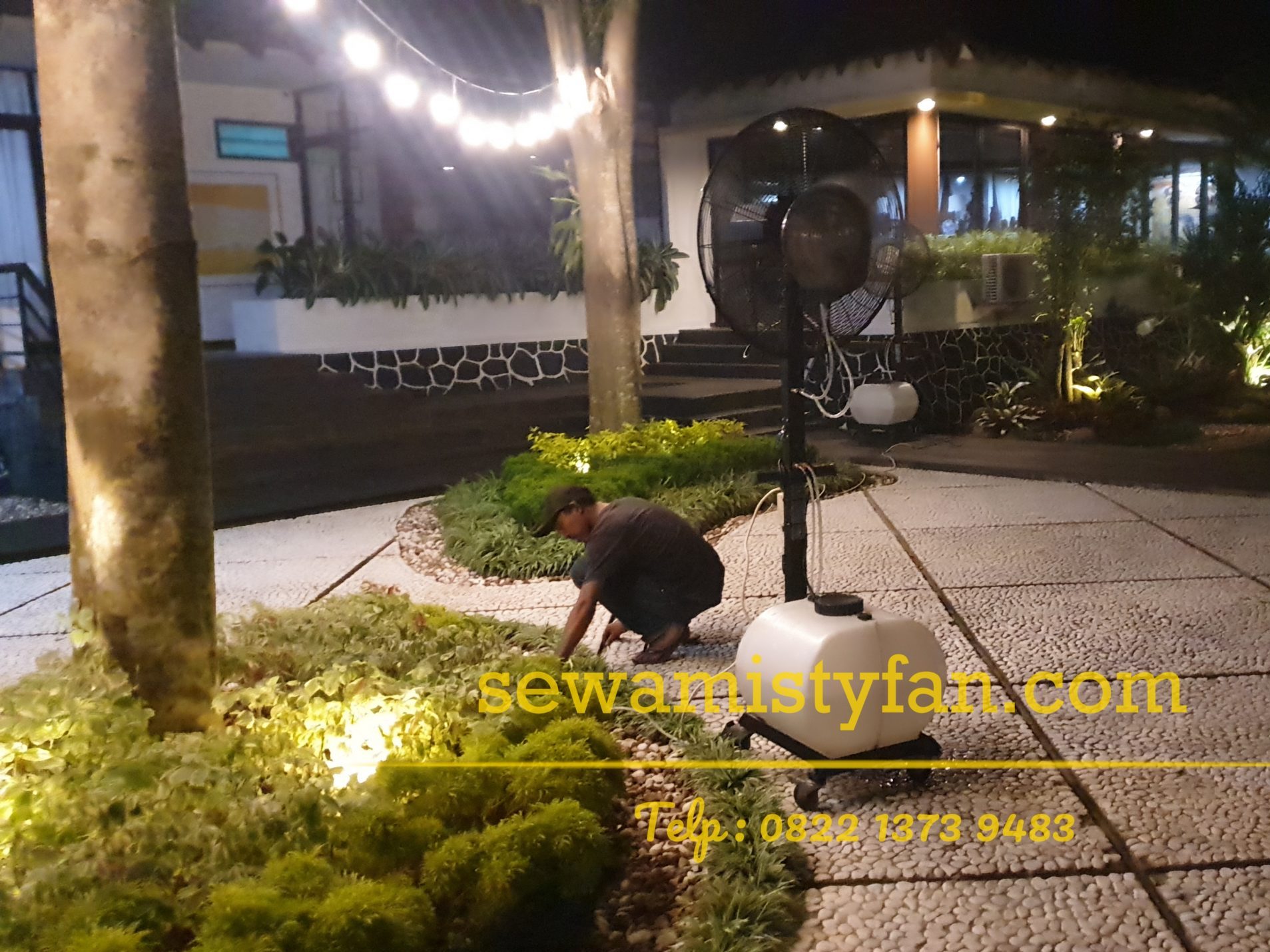 Unit kipas angin air berukuran besar terpasang di area acara outdoor untuk layanan sewa kipas angin air Jakarta Selatan
