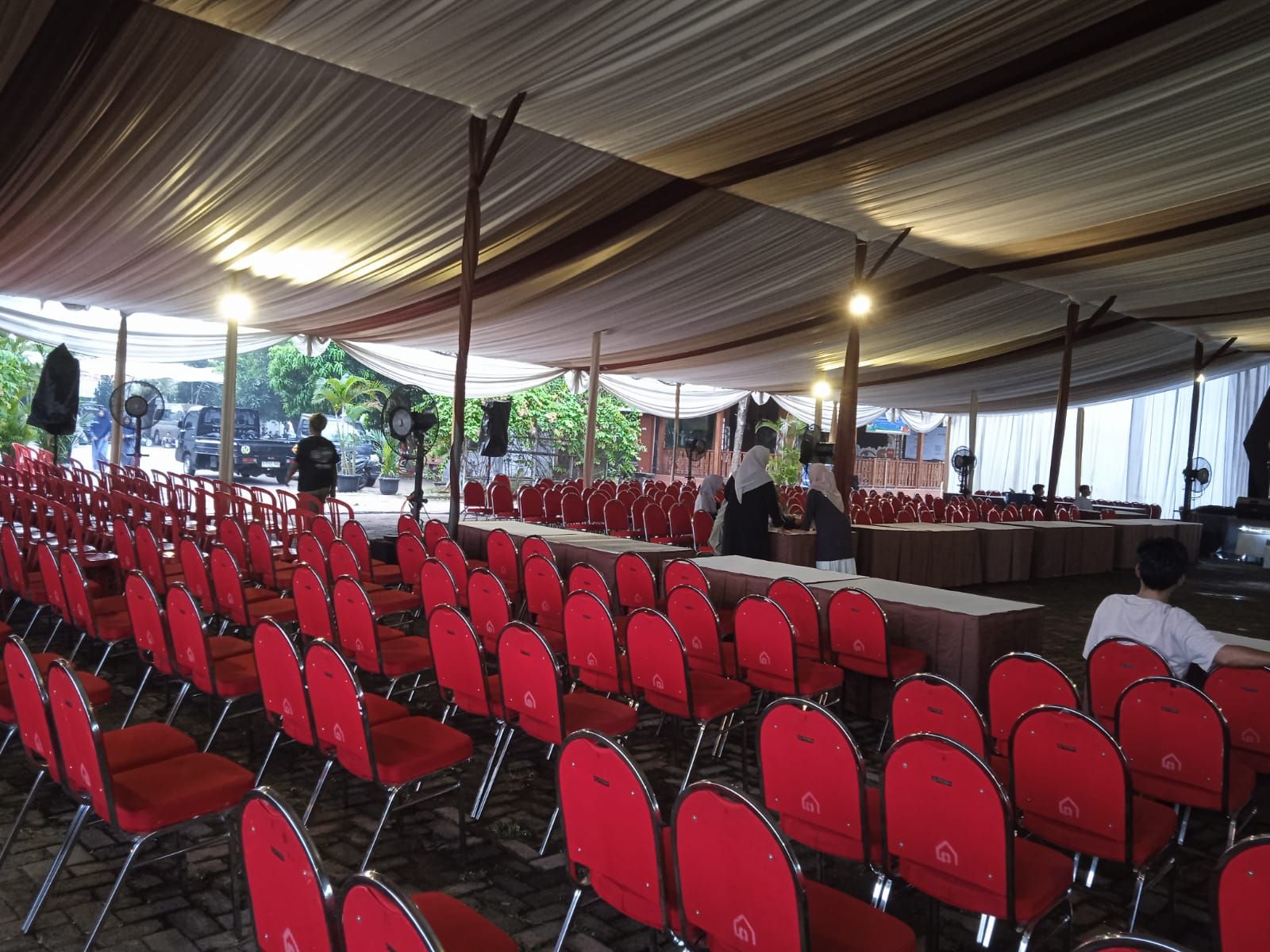 Kipas angin industri model misty fan ukuran besar untuk acara outdoor di Cengkareng