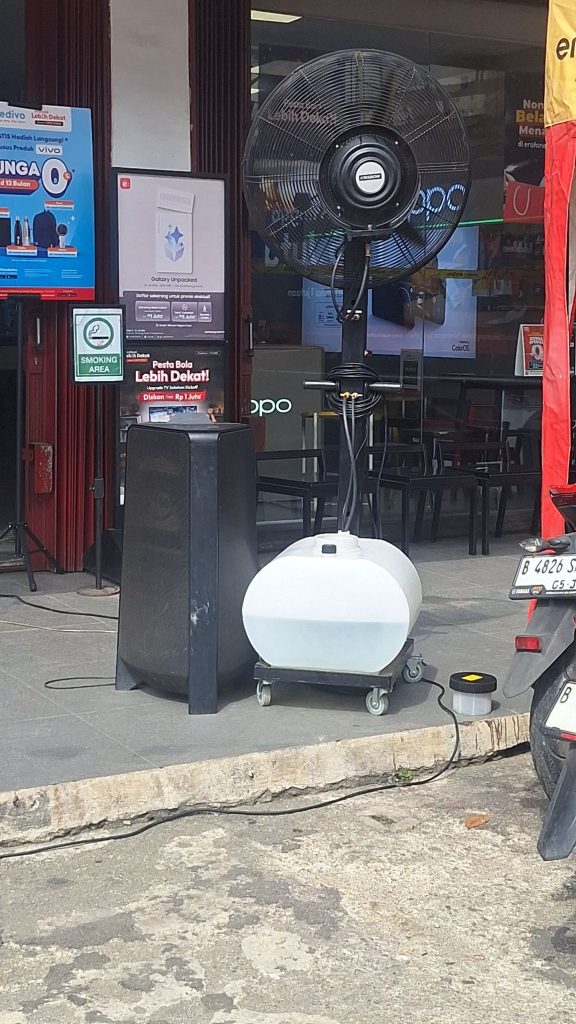 Kipas angin berkapasitas besar untuk mengatasi panas ekstrem pada acara outdoor dan area luas