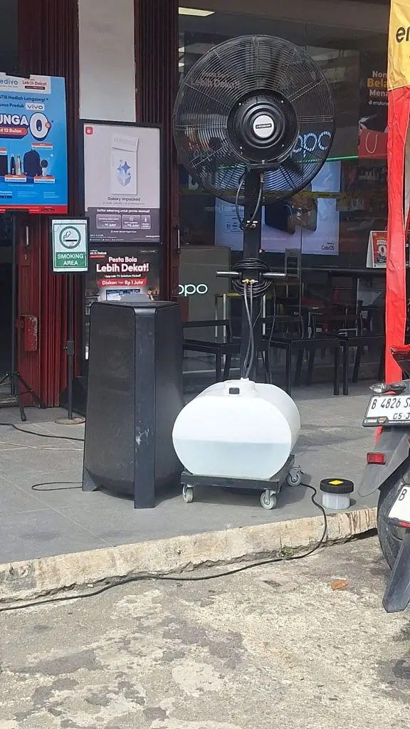Kipas angin berkapasitas besar untuk mengatasi panas ekstrem pada acara outdoor dan area luas