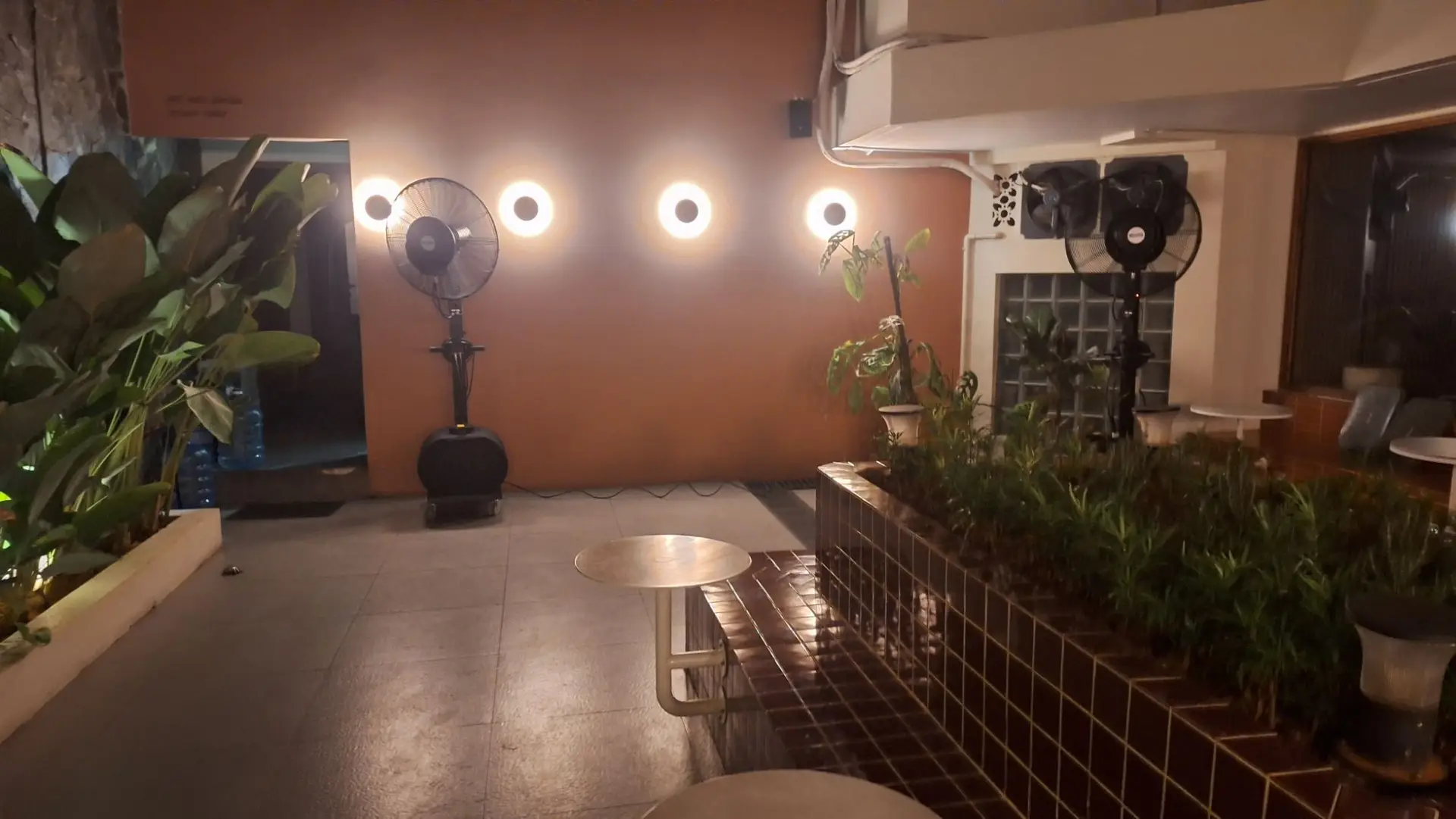 Unit kipas angin blower berukuran besar untuk layanan sewa kipas angin blower Jakarta Timur pada acara indoor dan outdoor